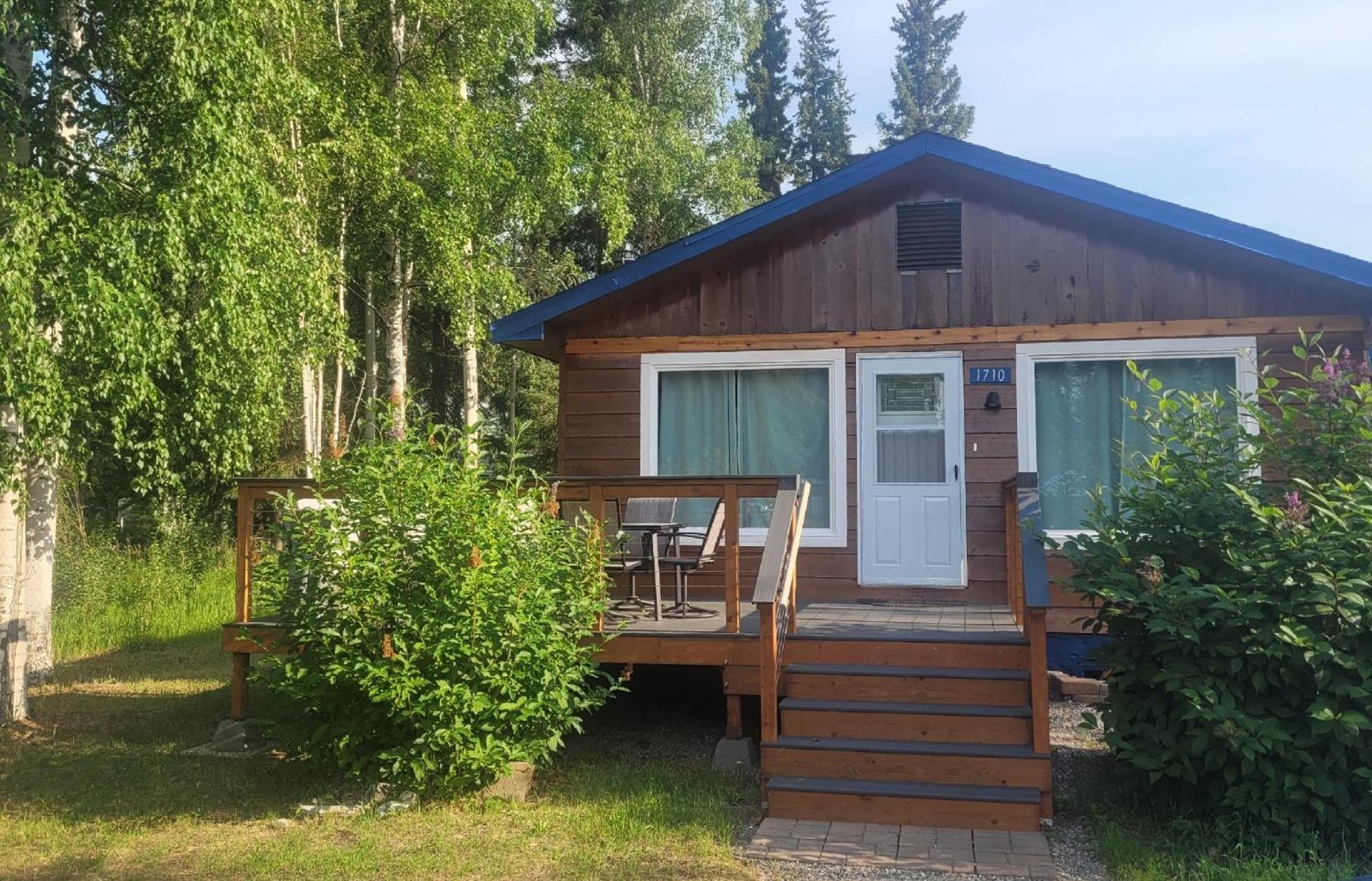 Alaskan Pipeline Place Fairbanks Exterior photo